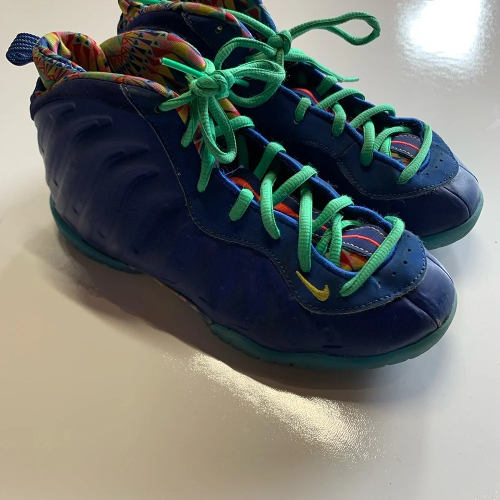 Vibrant Blue Kids Shoes with Green Laces size 3y unisex
